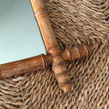 The Bamboo Mirror, Une