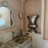 The Beaux Urn, Grande